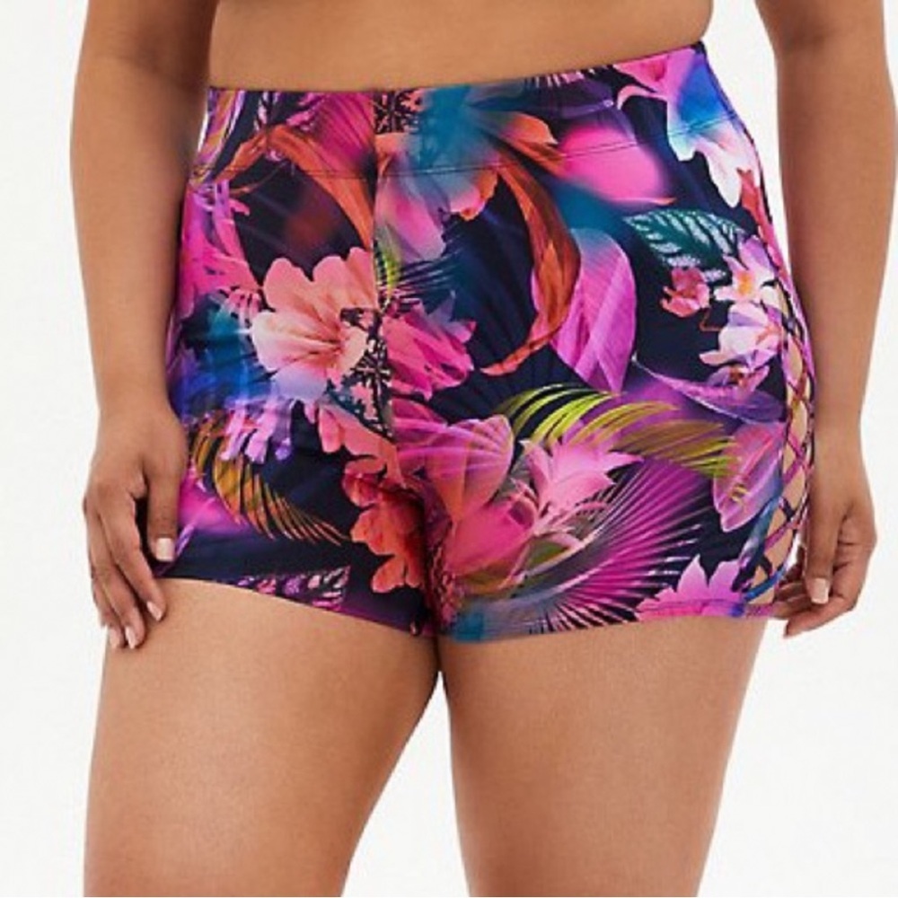 TORRID Falling Leaves tropical pink swim shorts bikini bottom, 1X.